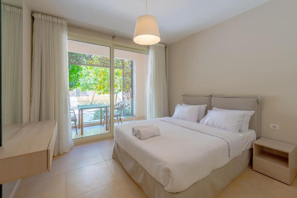 Stylish Gouna Escape 2BR Mangroovy Beach Pool Access