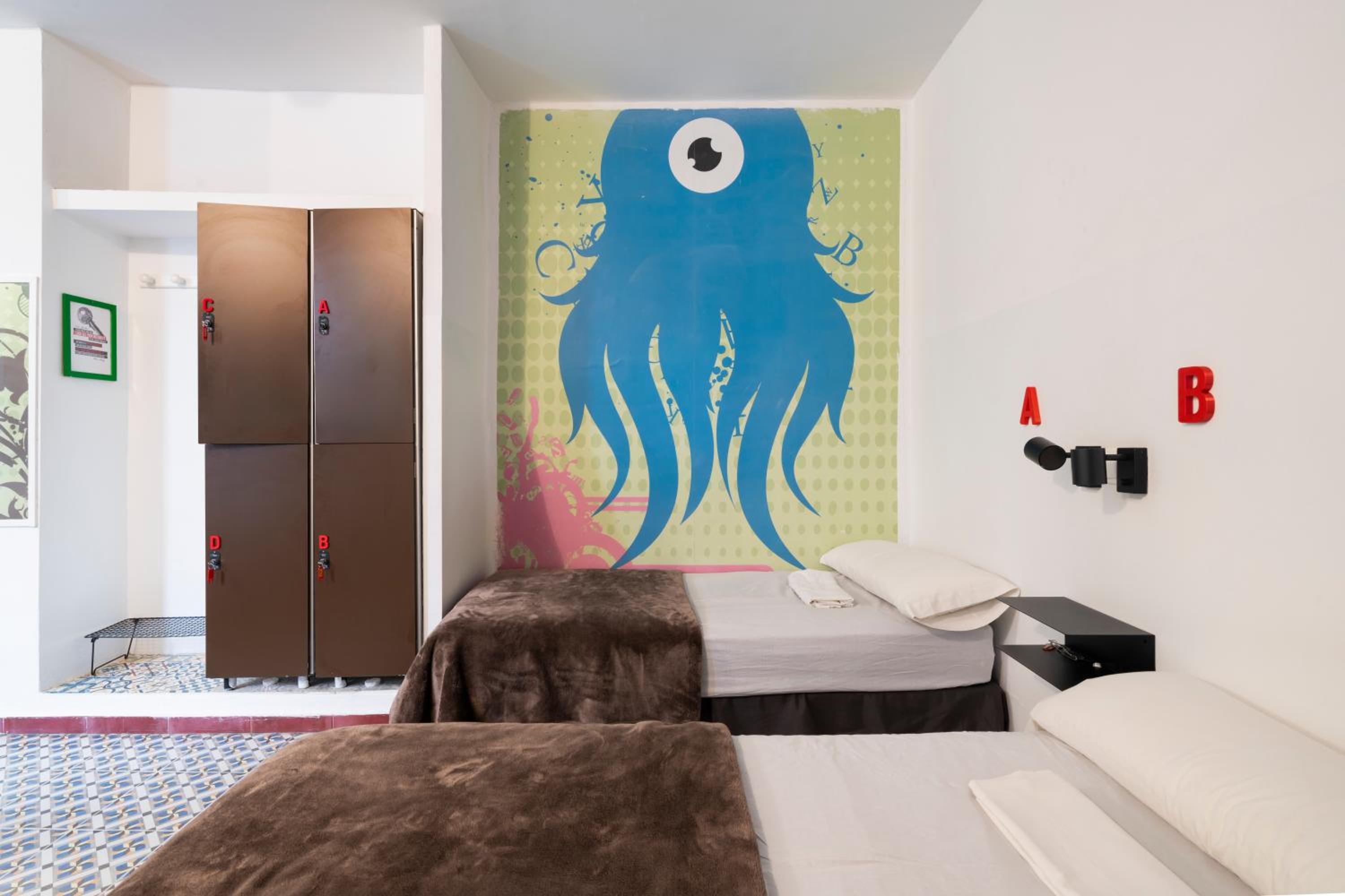 Home Youth Hostel by Feetup Hostels