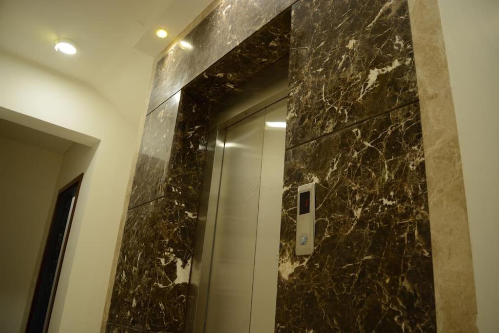 White Palace served Apartment 32