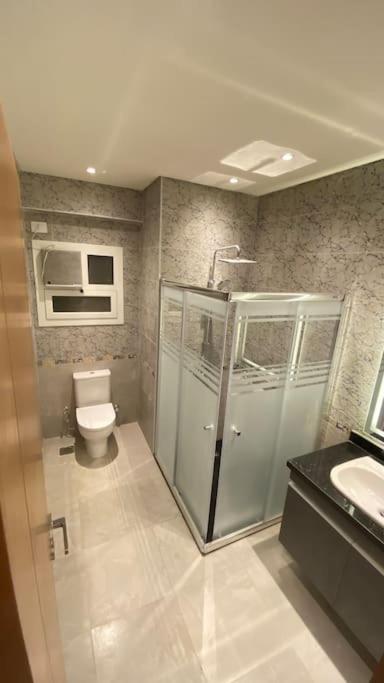 White Palace served Apartment 32