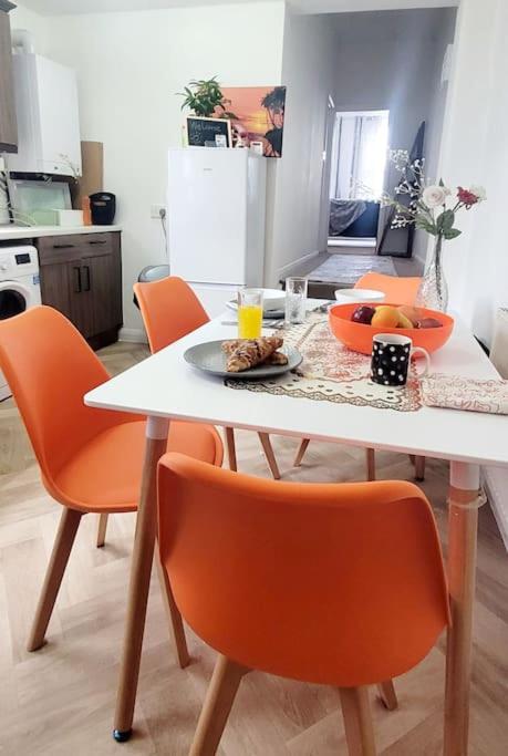 Turnpike lane Flat - Stylish and Bright Flat in North London N8 - 5 mins from Piccadilly line station