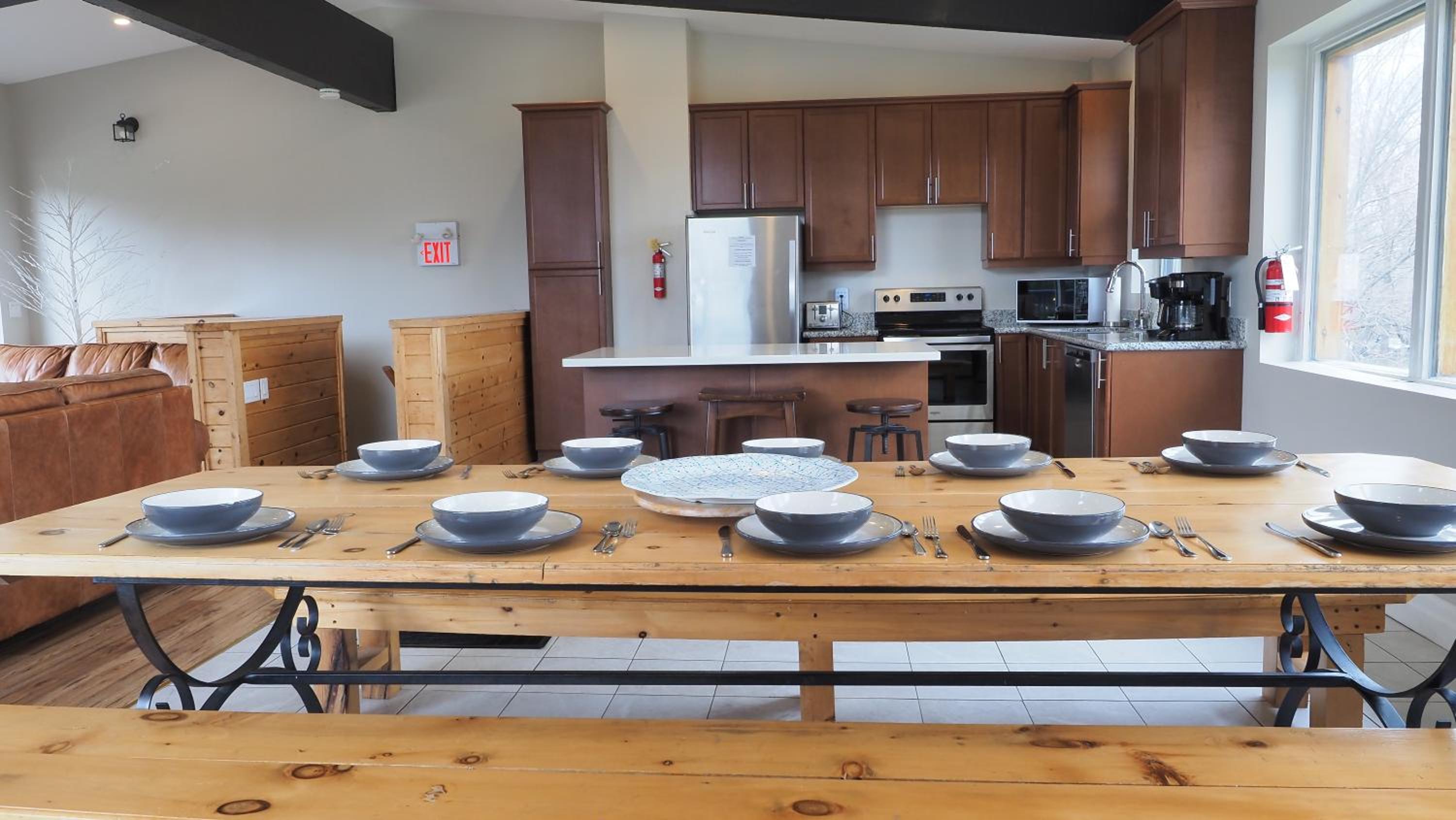 Gateside Chalets Expansive 6 Bedroom Hot Tub Near Village Blue Mountain