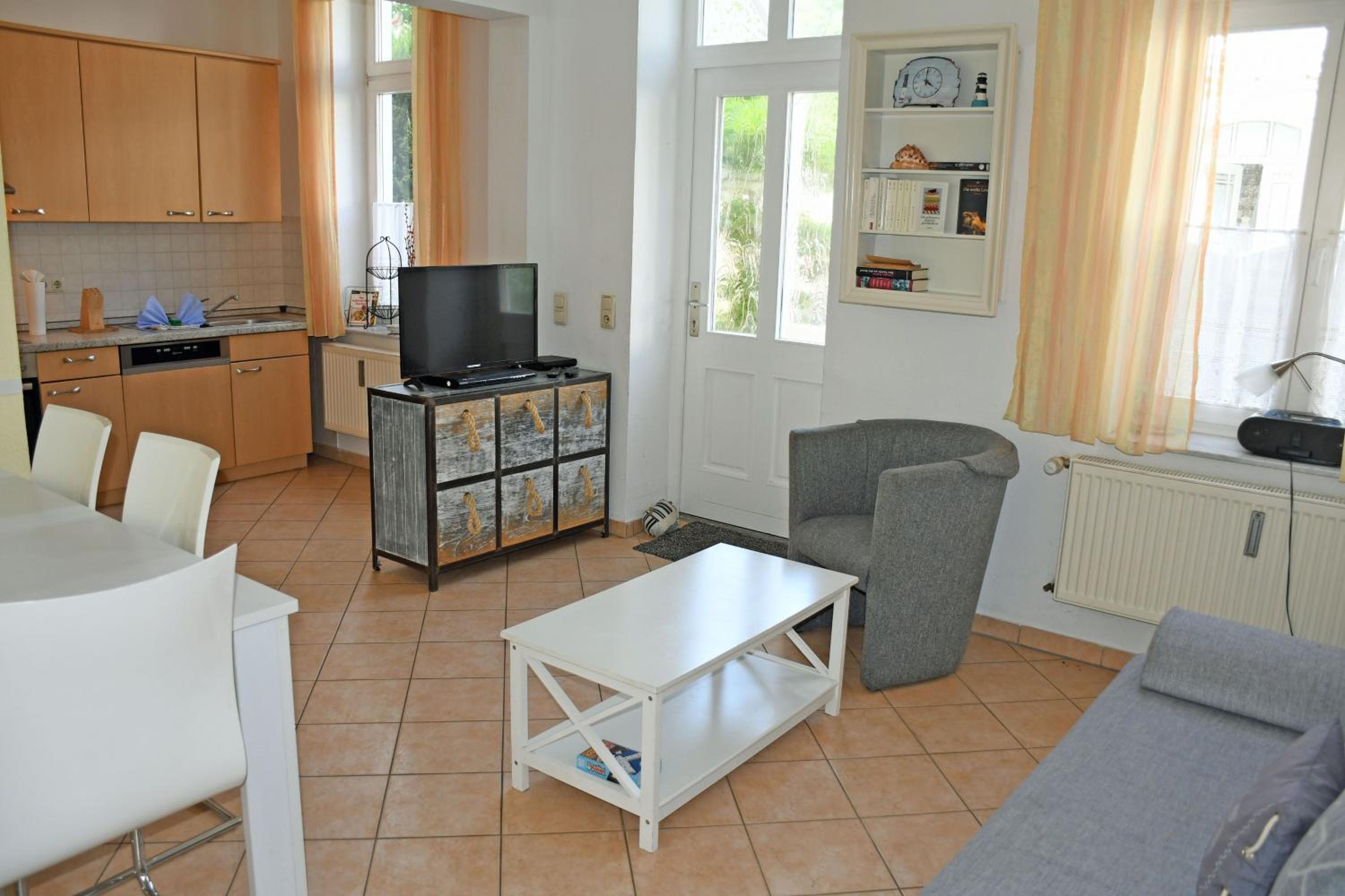 DEB 042 Ferienwohnungen im Ostseebad Göhren Villa