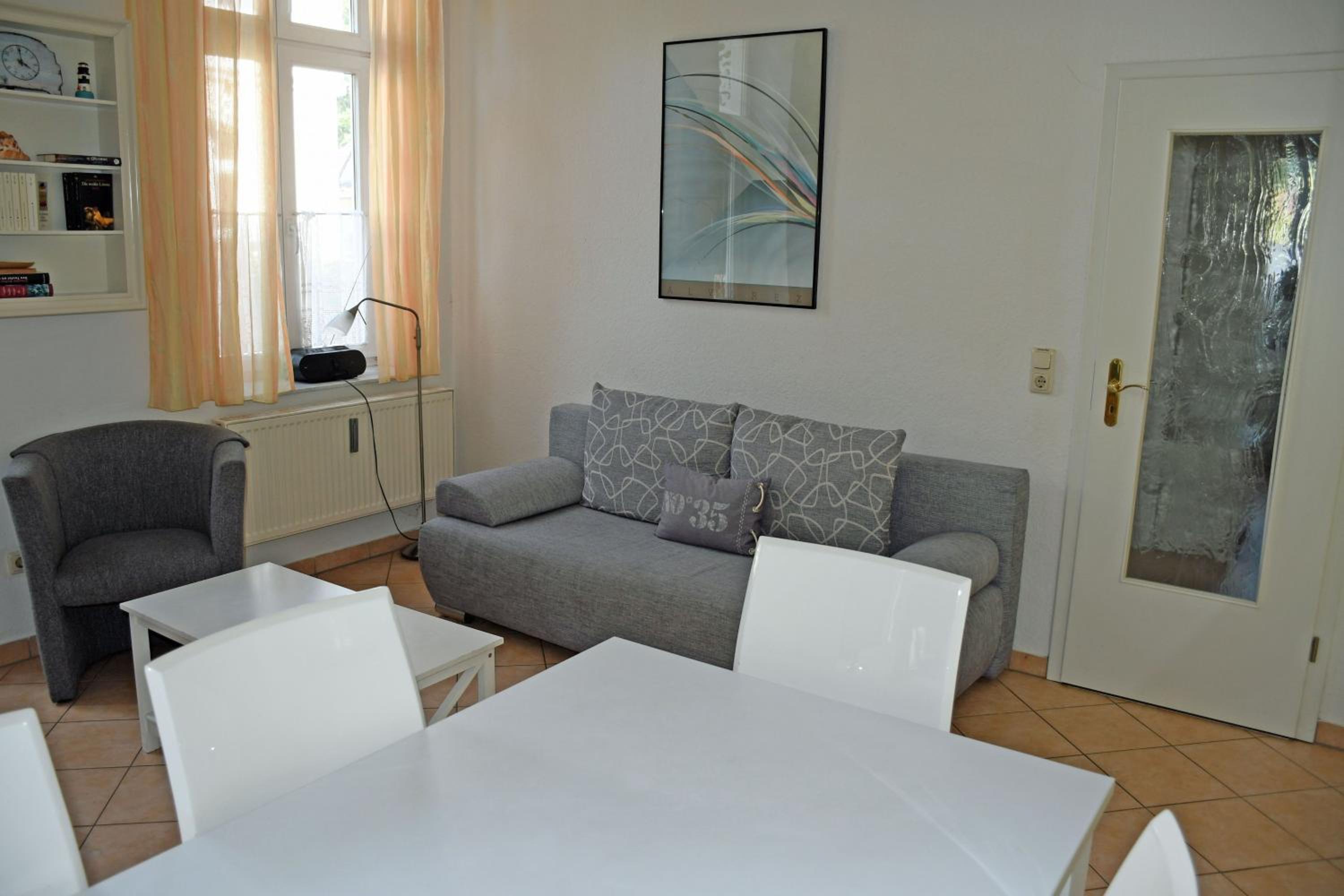 DEB 042 Ferienwohnungen im Ostseebad Göhren Villa
