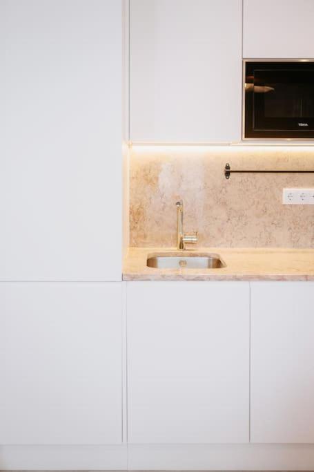 Outstanding Flat, High Decor, Super Location view 5