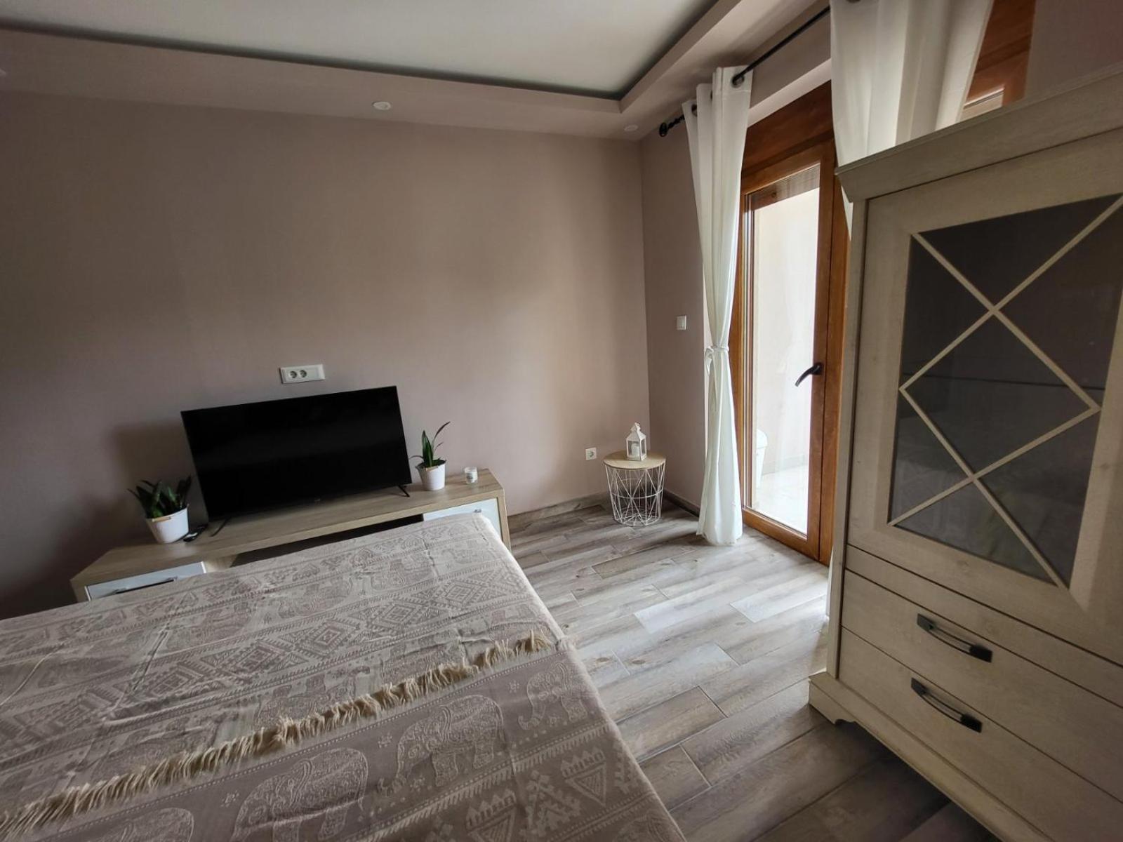 Nomad Montenegro view 3