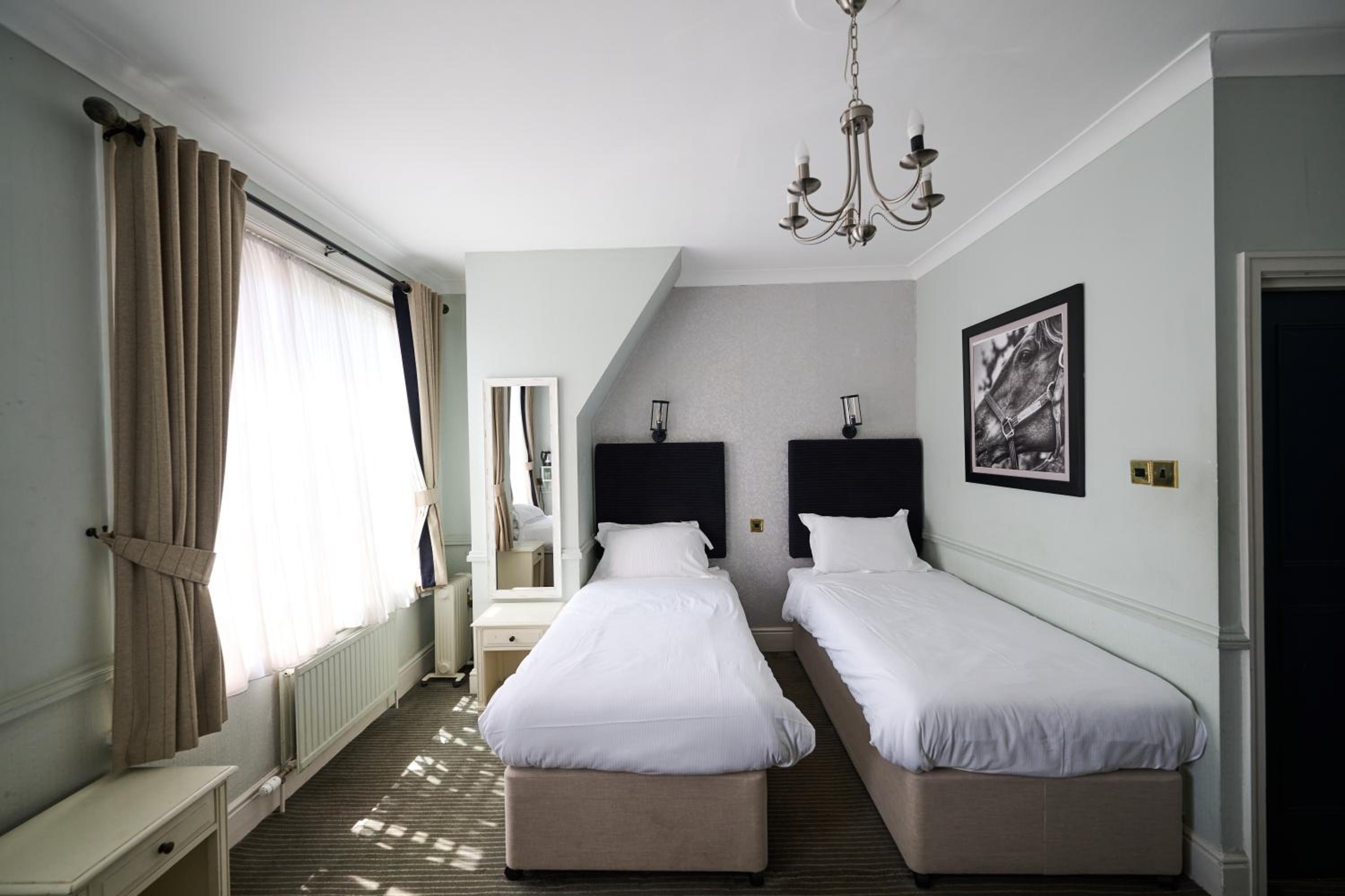 Newmarket Vacations - White Hart, Newmarket by Marston's Inns - Property Image 2