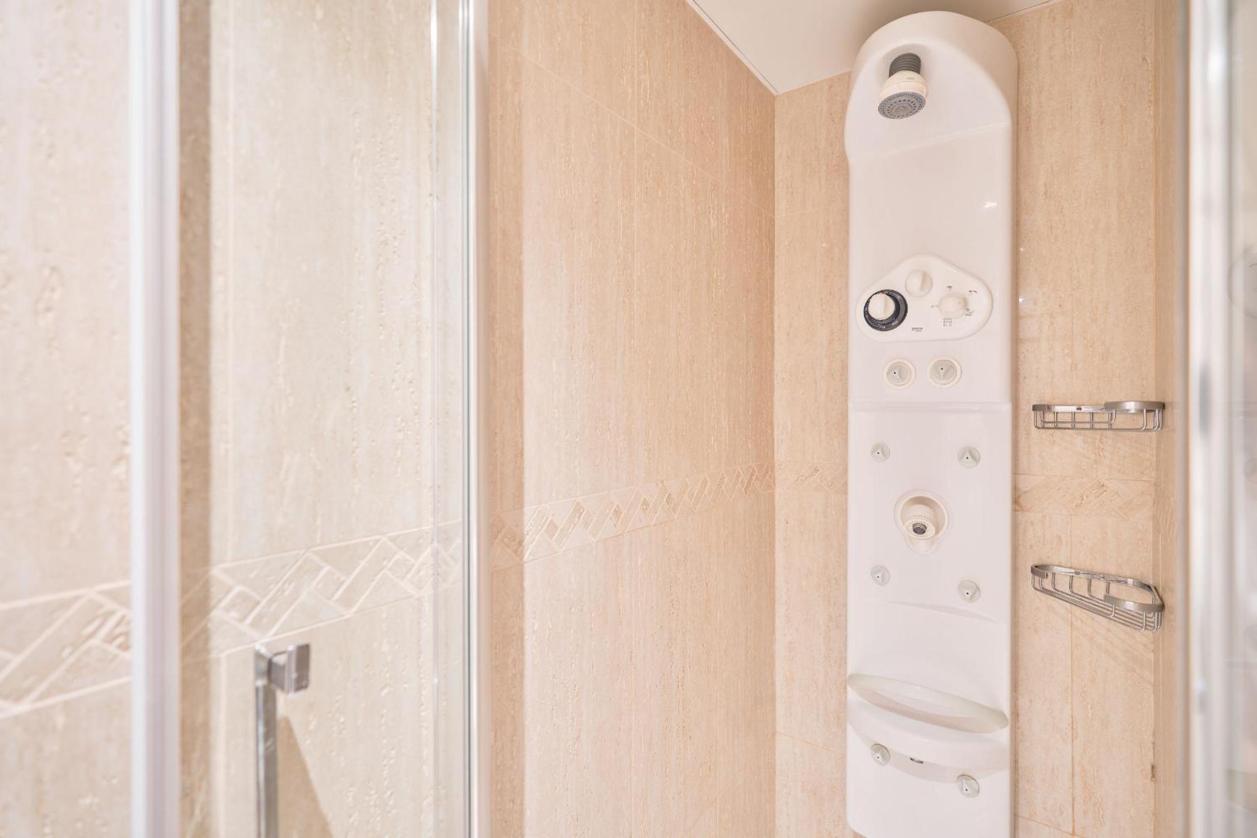 EDEN RENTALS Altavista Suites Apto Torre 1 view 3
