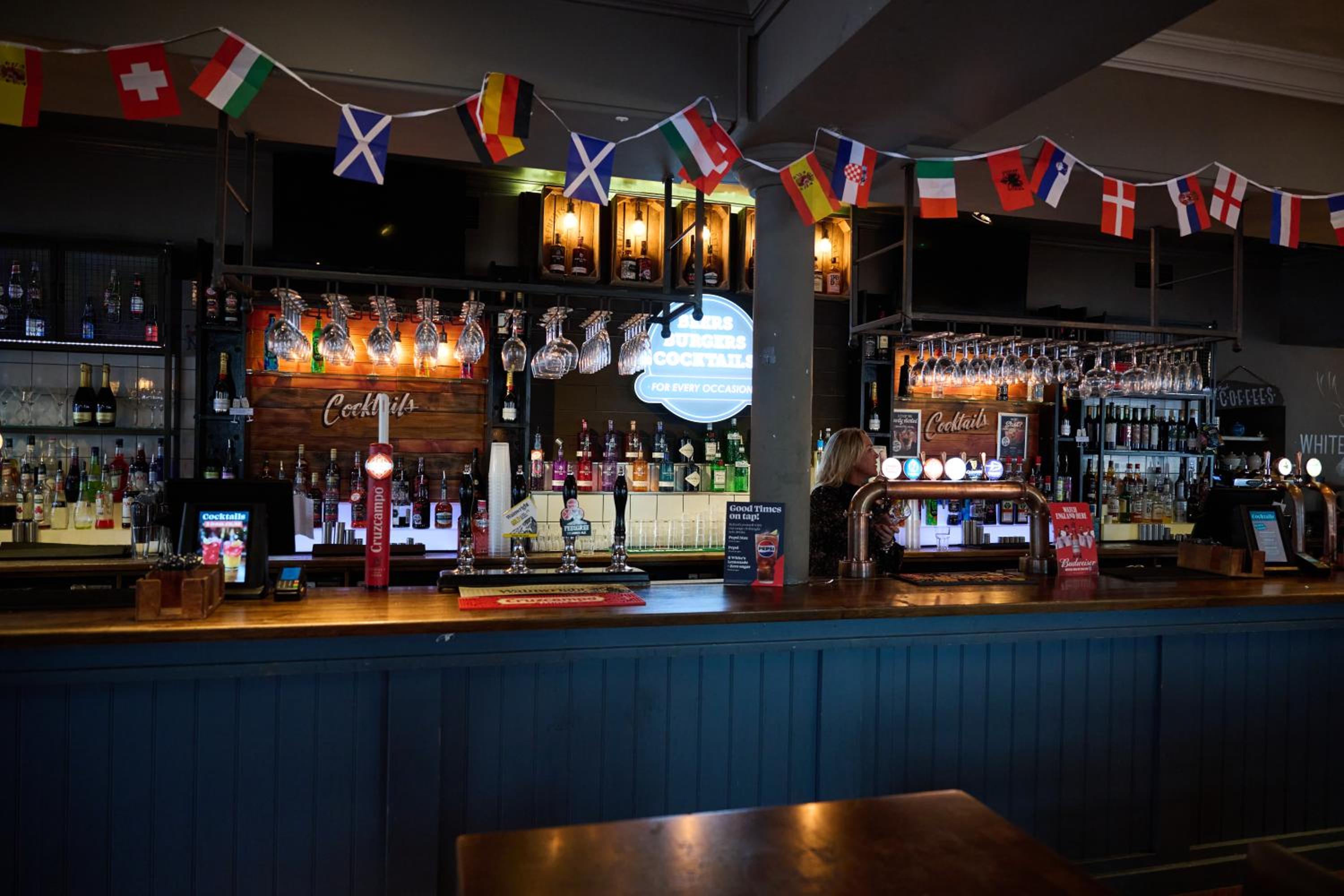 Newmarket Vacations - White Hart, Newmarket by Marston's Inns - Property Image 5