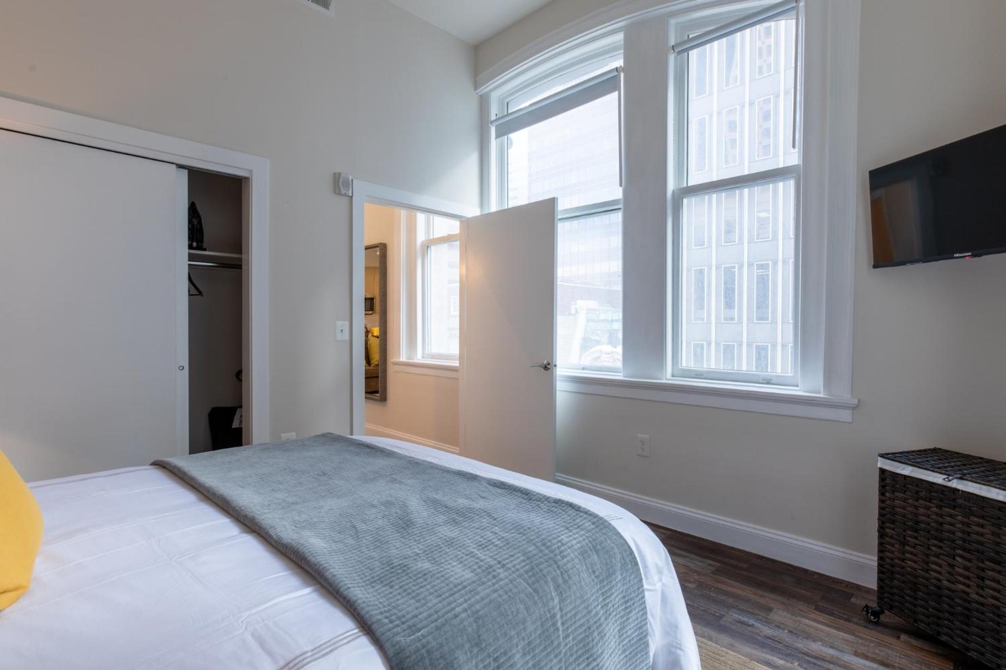 Inner Harbor's Best Furnished Luxury Apartments apts - Property Image 7