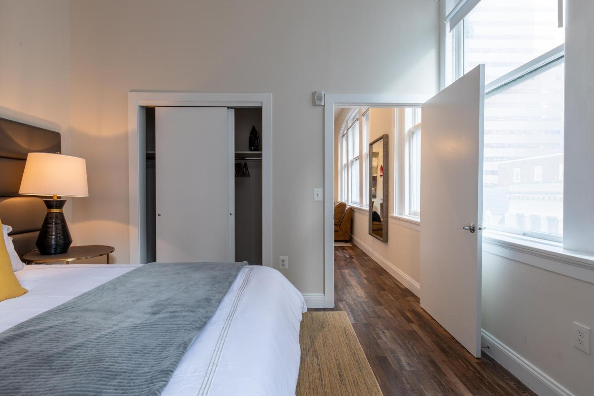 Inner Harbor's Best Furnished Luxury Apartments apts - Property Image 6