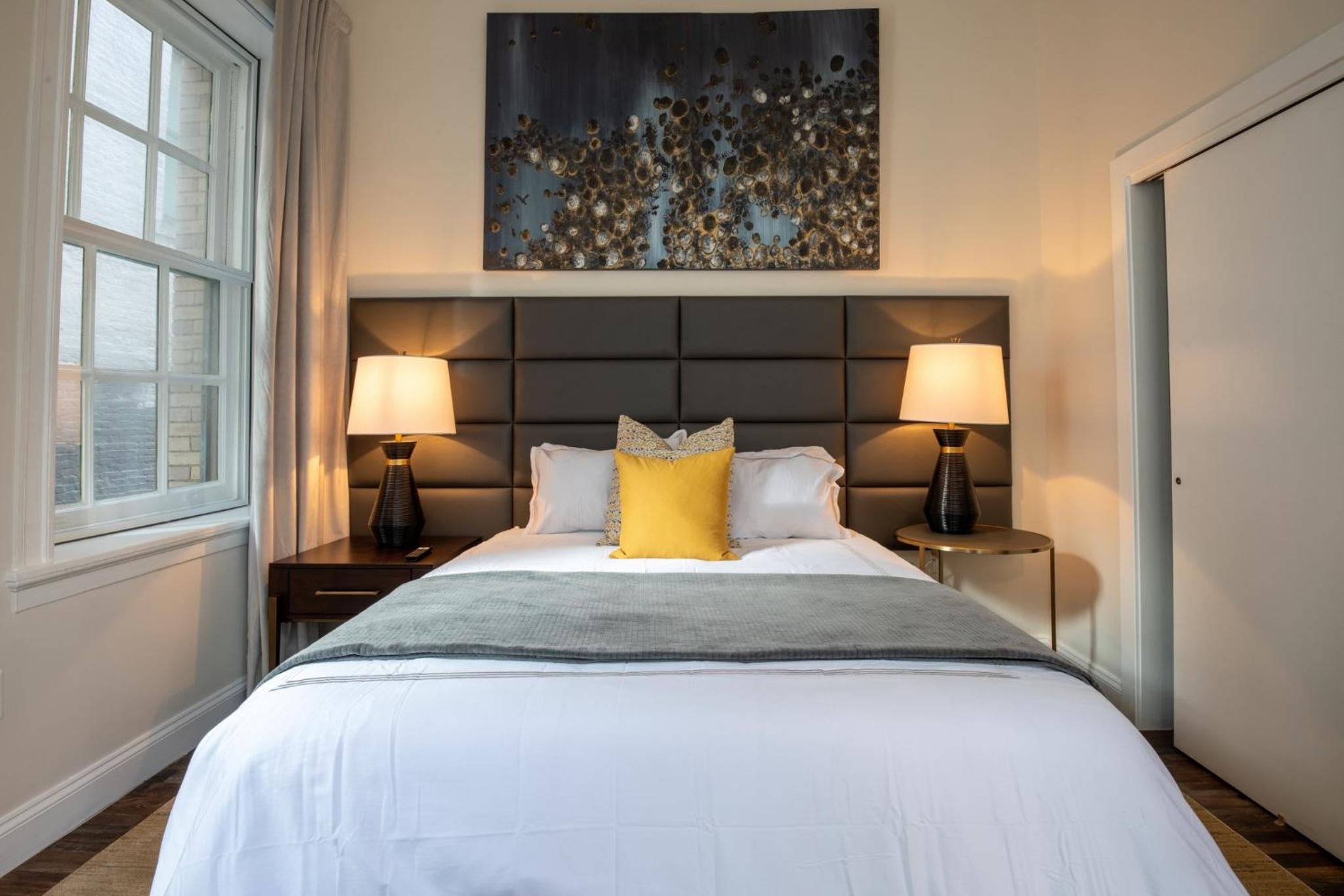 Inner Harbor's Best Furnished Luxury Apartments apts - Property Image 5