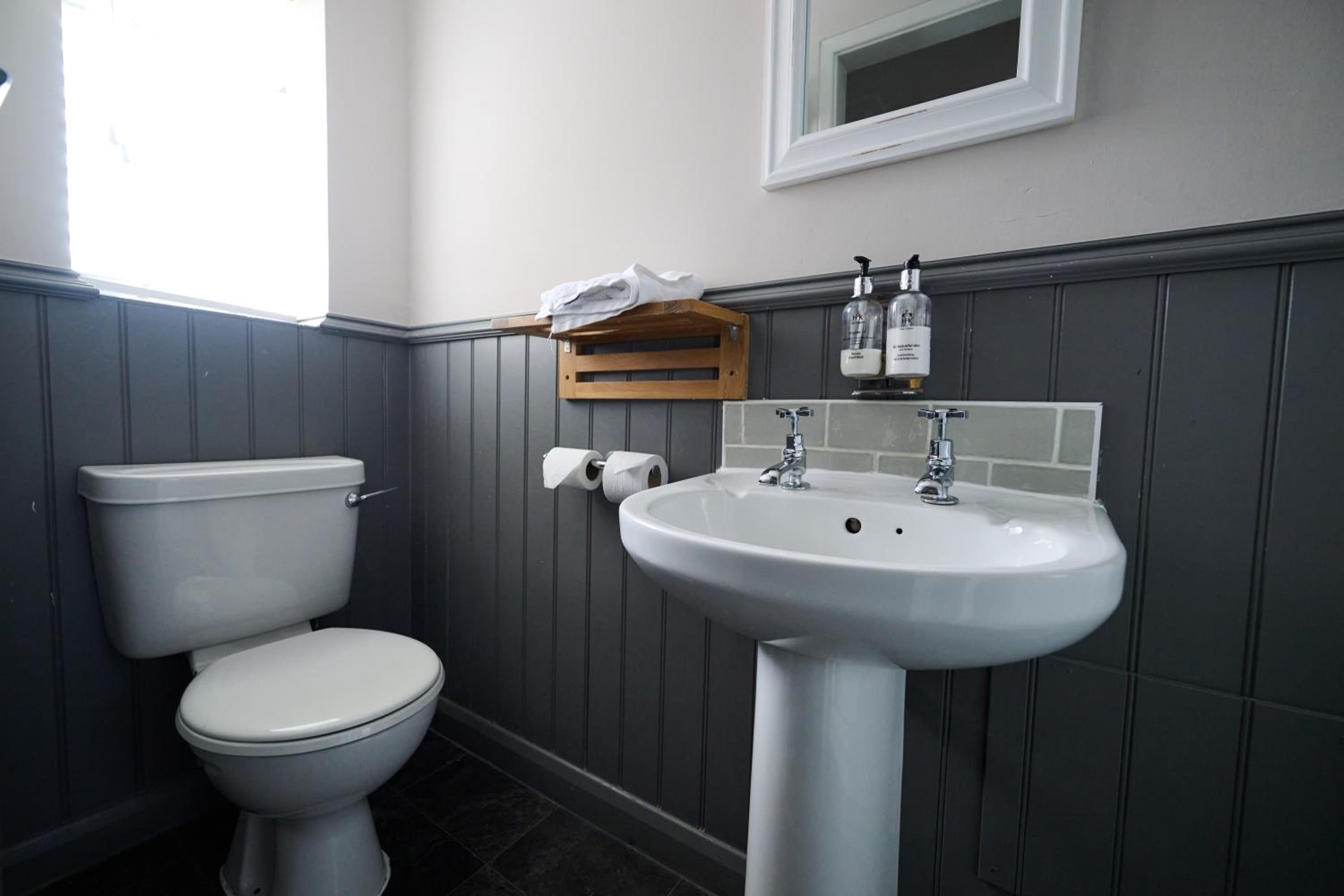 Newmarket Vacations - White Hart, Newmarket by Marston's Inns - Property Image 11