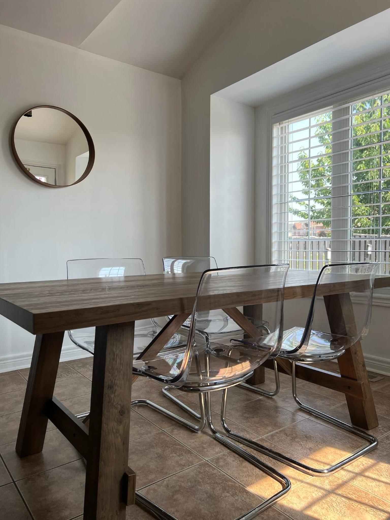 Modern Detached Home in the Suburbs of Toronto