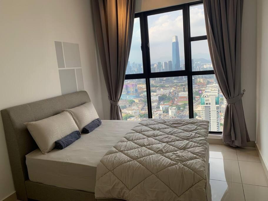 KLCC view luxury service apartment Trion KL