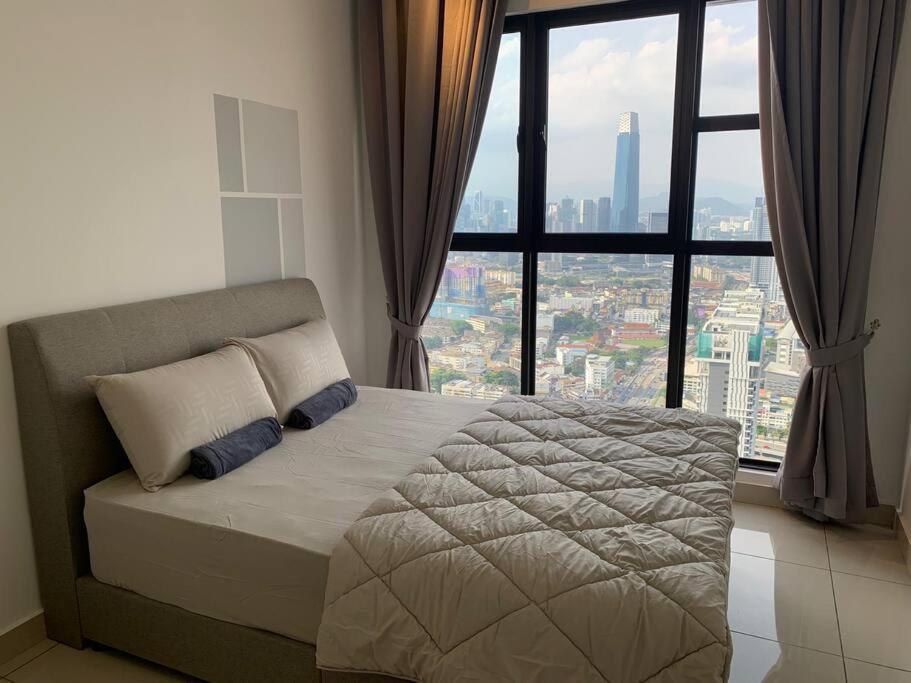 KLCC view luxury service apartment Trion KL