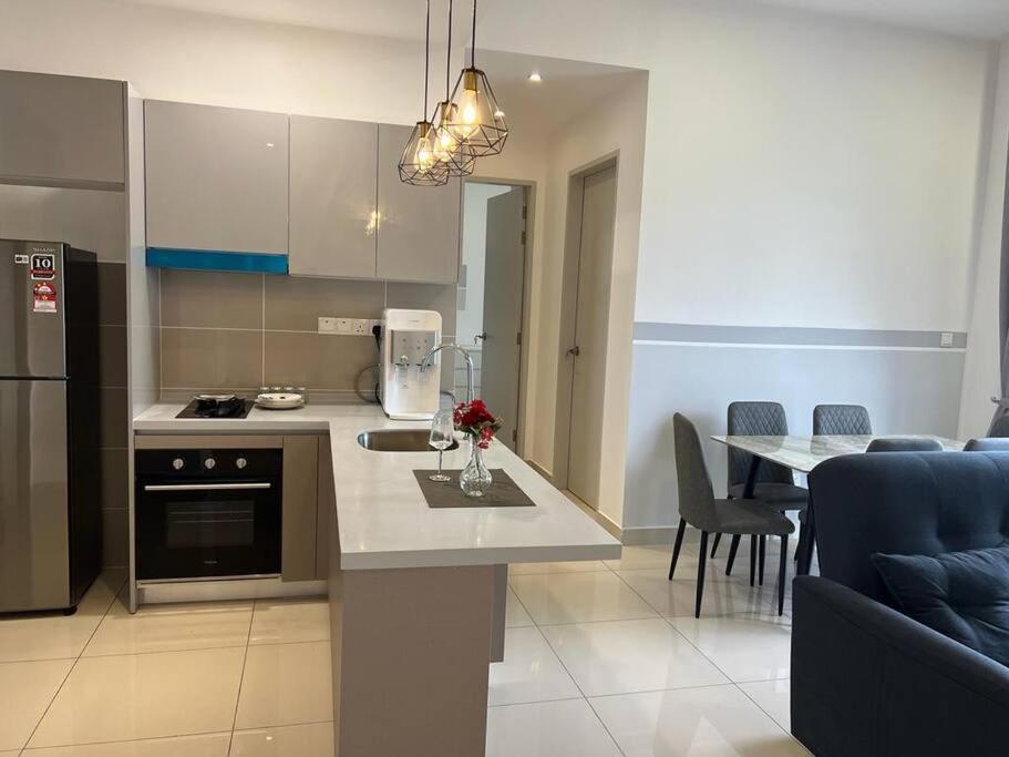 KLCC view luxury service apartment Trion KL