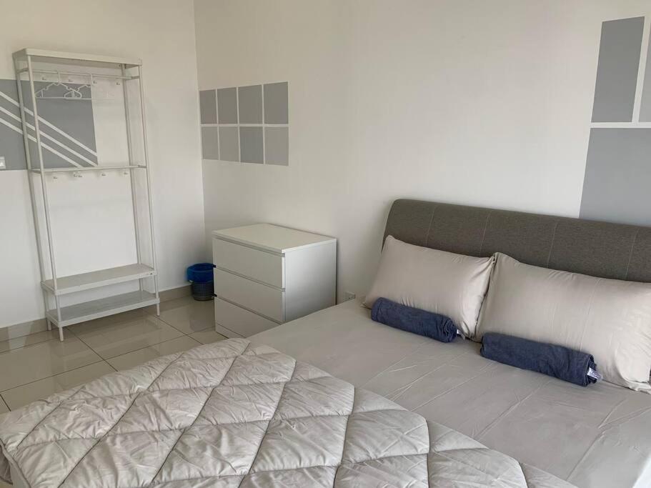 KLCC view luxury service apartment Trion KL