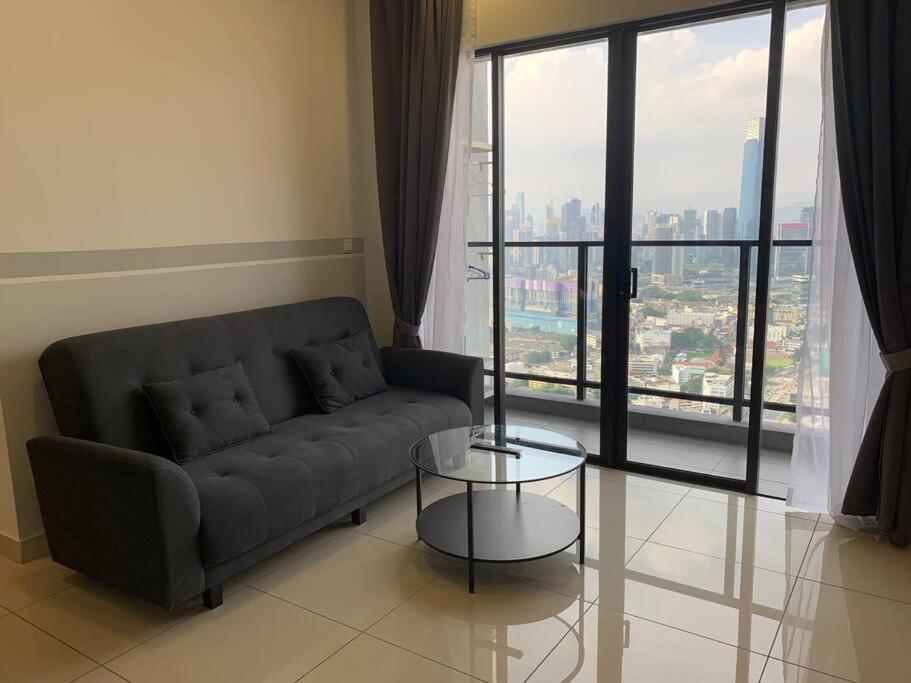 KLCC view luxury service apartment Trion KL