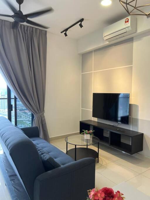 KLCC view luxury service apartment Trion KL