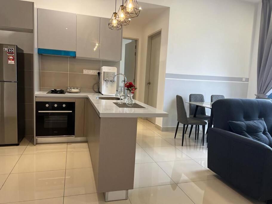 KLCC view luxury service apartment Trion KL