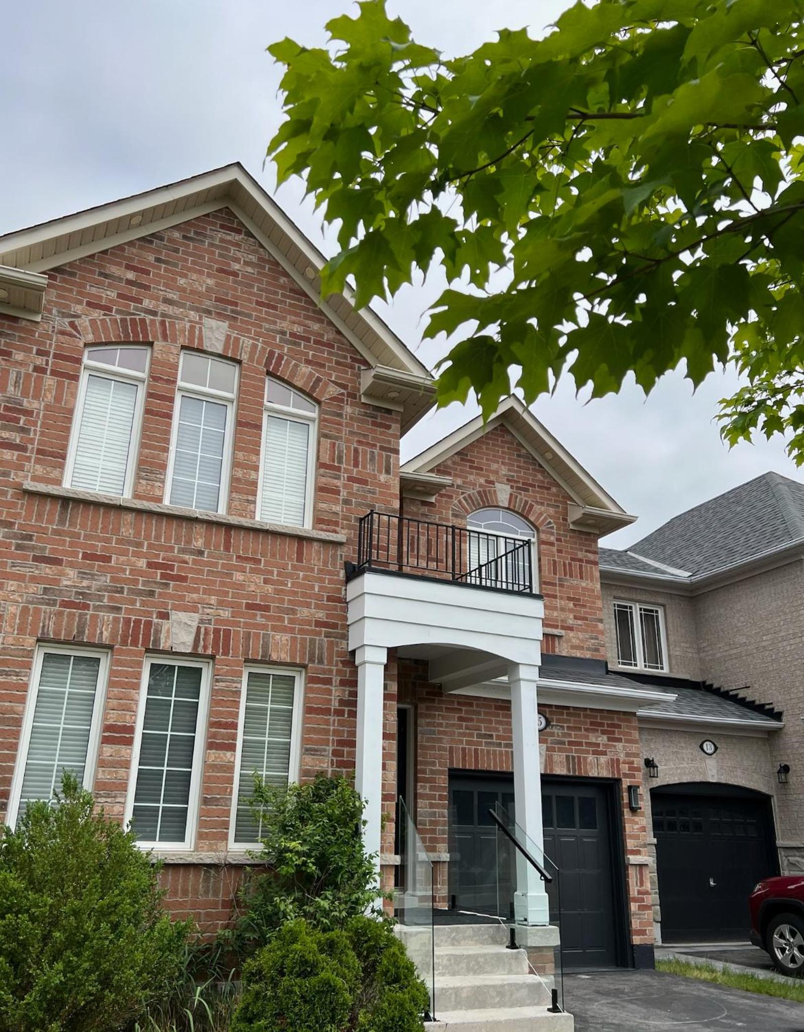 Modern Detached Home in the Suburbs of Toronto