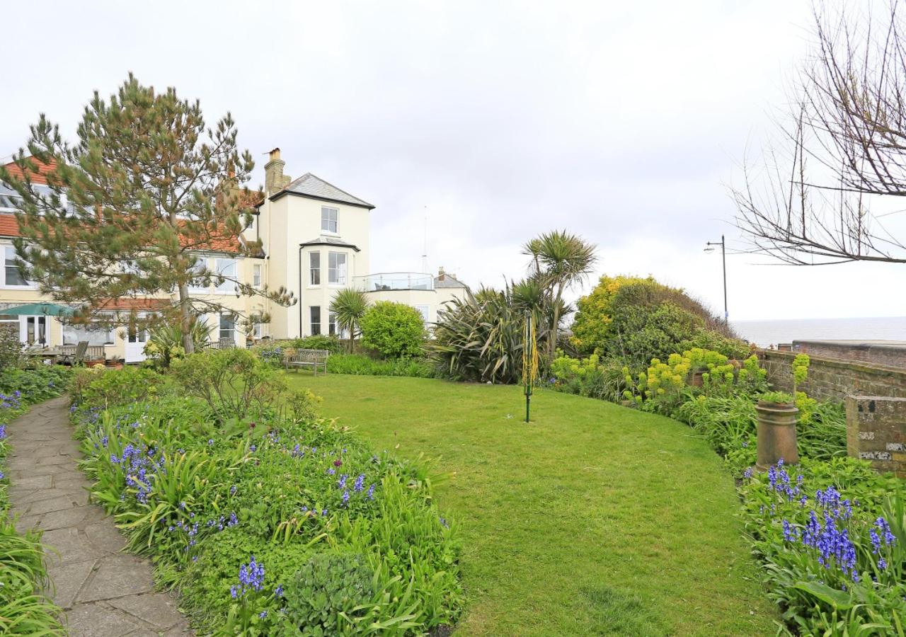 6 Bed in Southwold oc-see