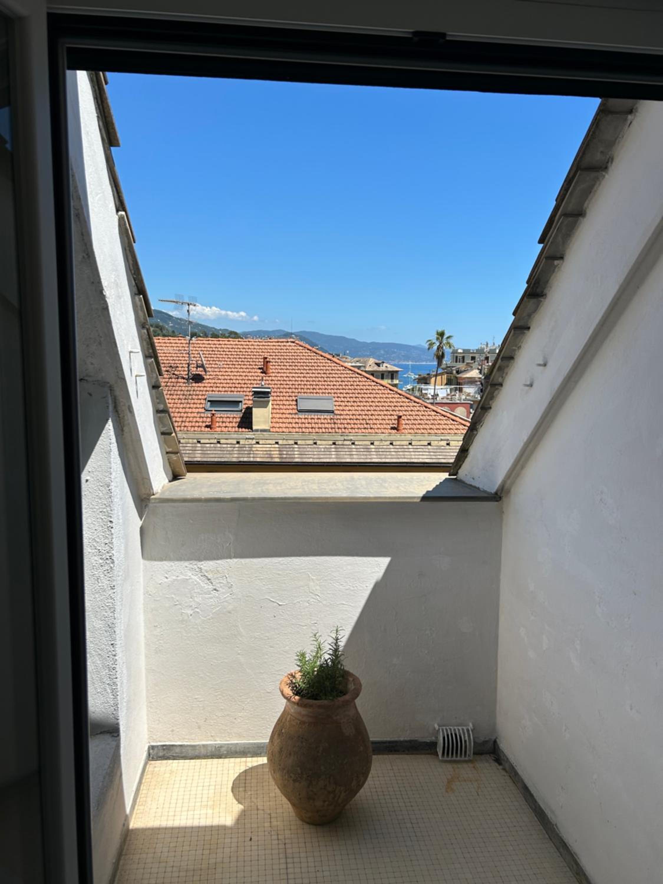 Seaview Attic with Terrace by PortofinoVacanze view 3