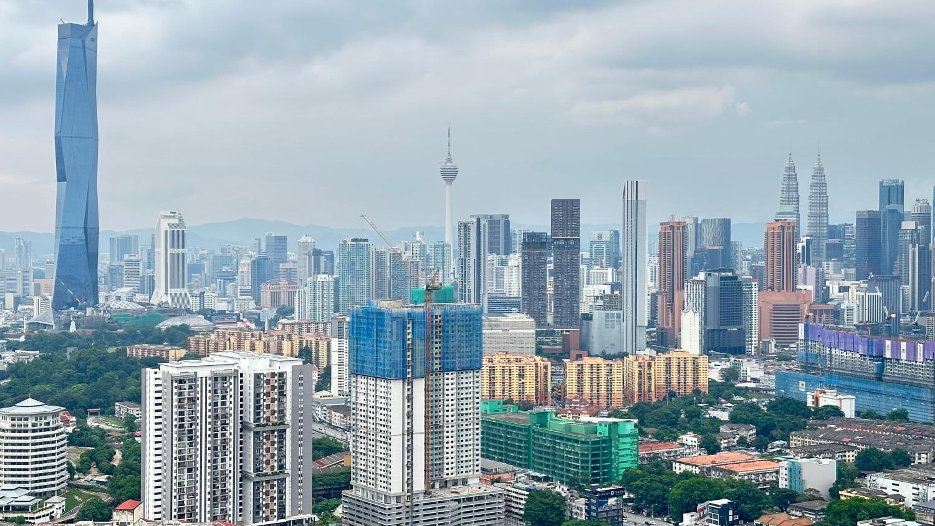 KLCC view luxury service apartment Trion KL