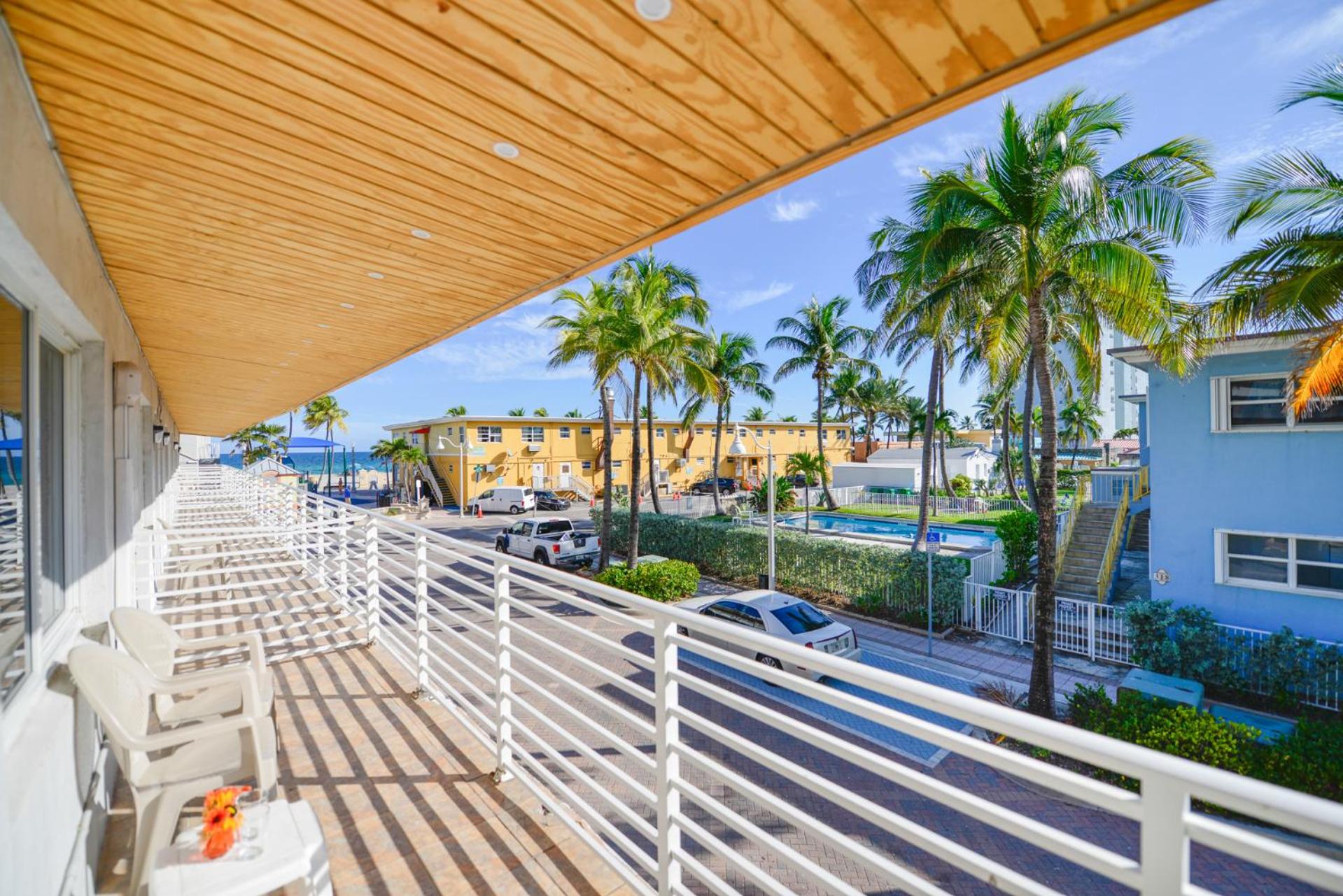 Amazing unit with pool & parking at the beach - M35