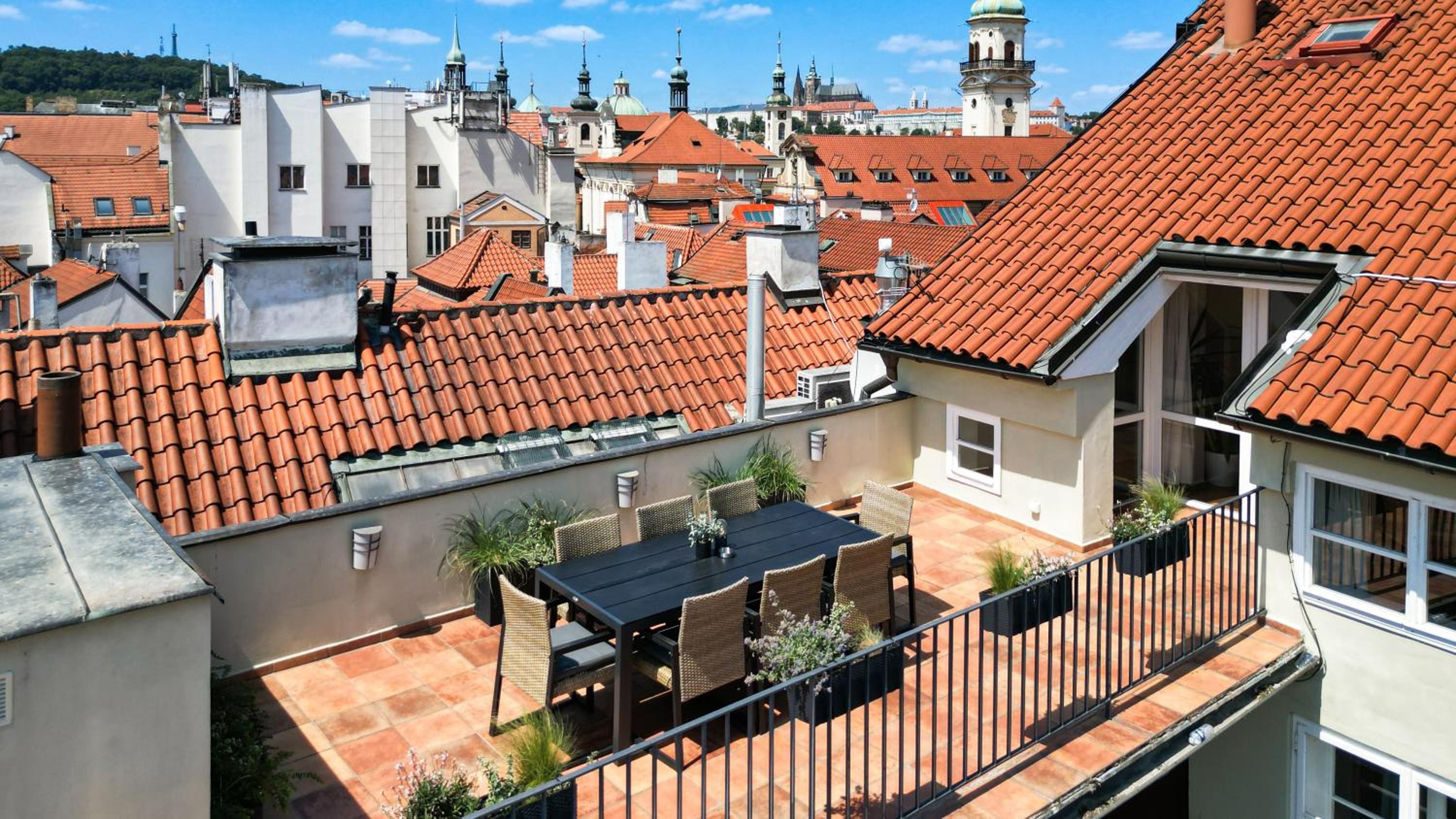 Charles Apartments in Old Town