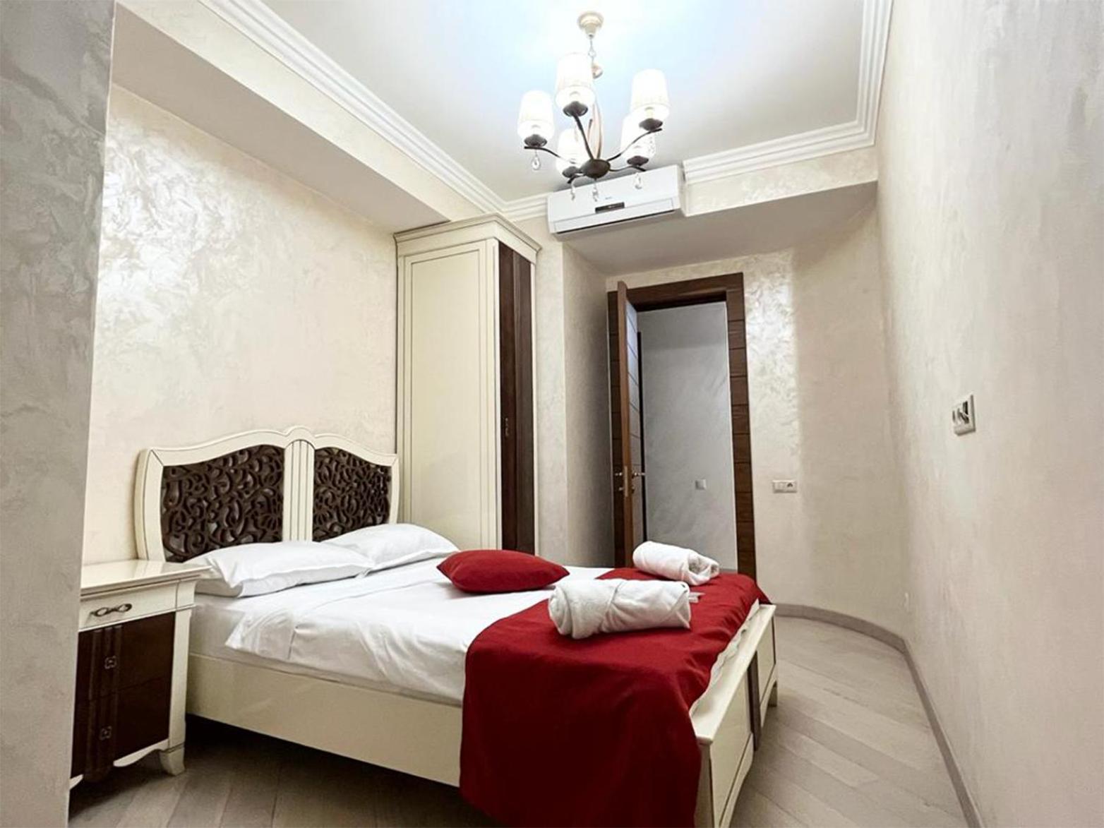 Luxuary Spacious 3 BEDROOM 2 Bathroom Apartment in Yerevan,Pavstos Buzand Street 17