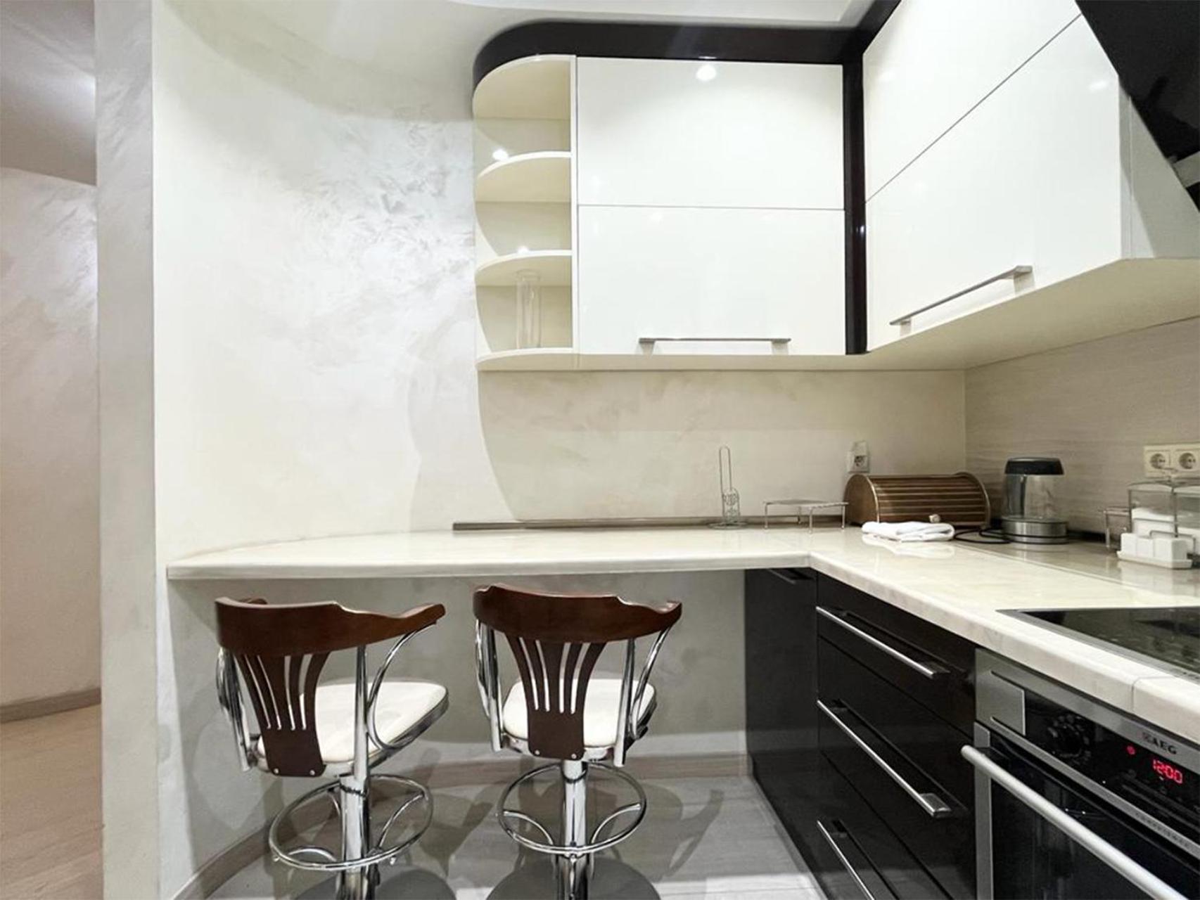 Luxuary Spacious 3 BEDROOM 2 Bathroom Apartment in Yerevan,Pavstos Buzand Street 17