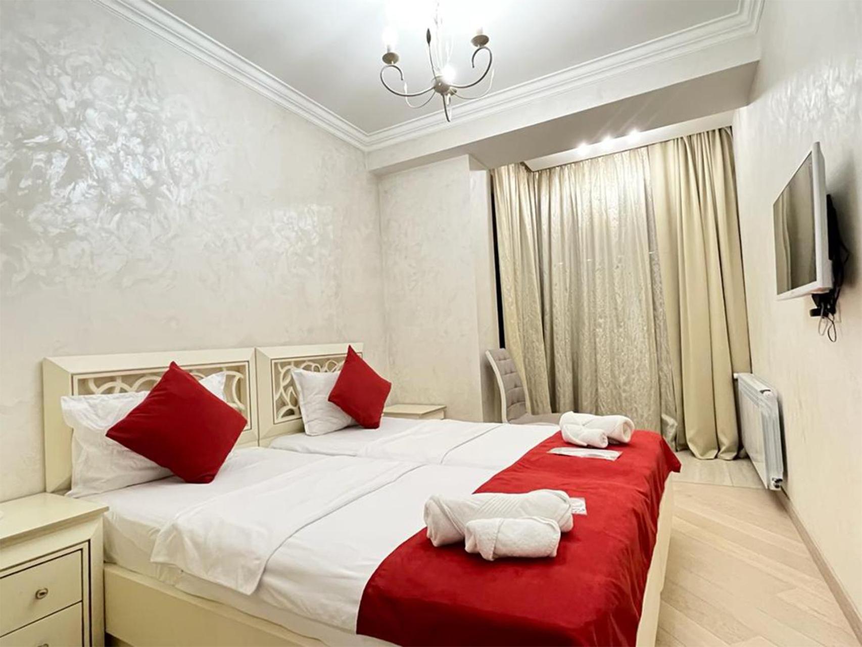 Luxuary Spacious 3 BEDROOM 2 Bathroom Apartment in Yerevan,Pavstos Buzand Street 17