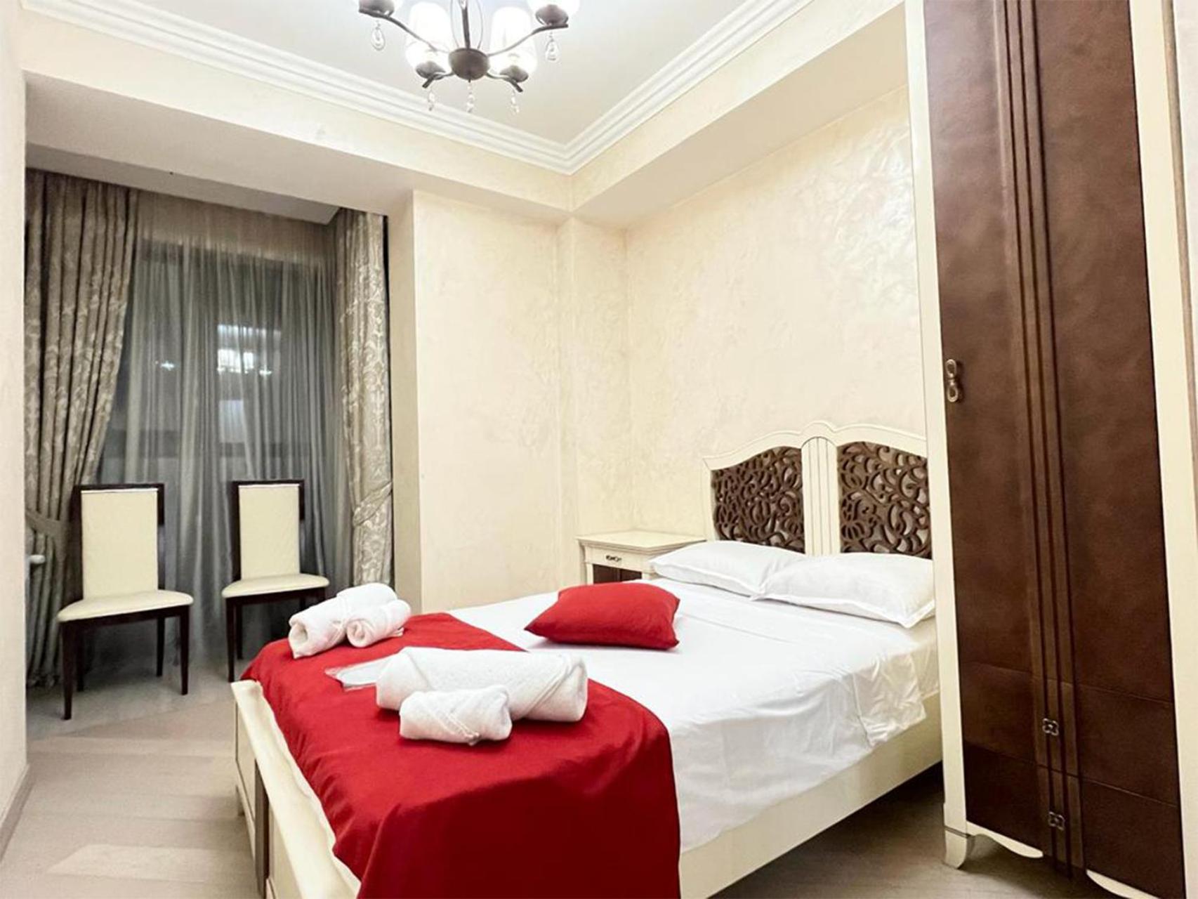 Luxuary Spacious 3 BEDROOM 2 Bathroom Apartment in Yerevan,Pavstos Buzand Street 17