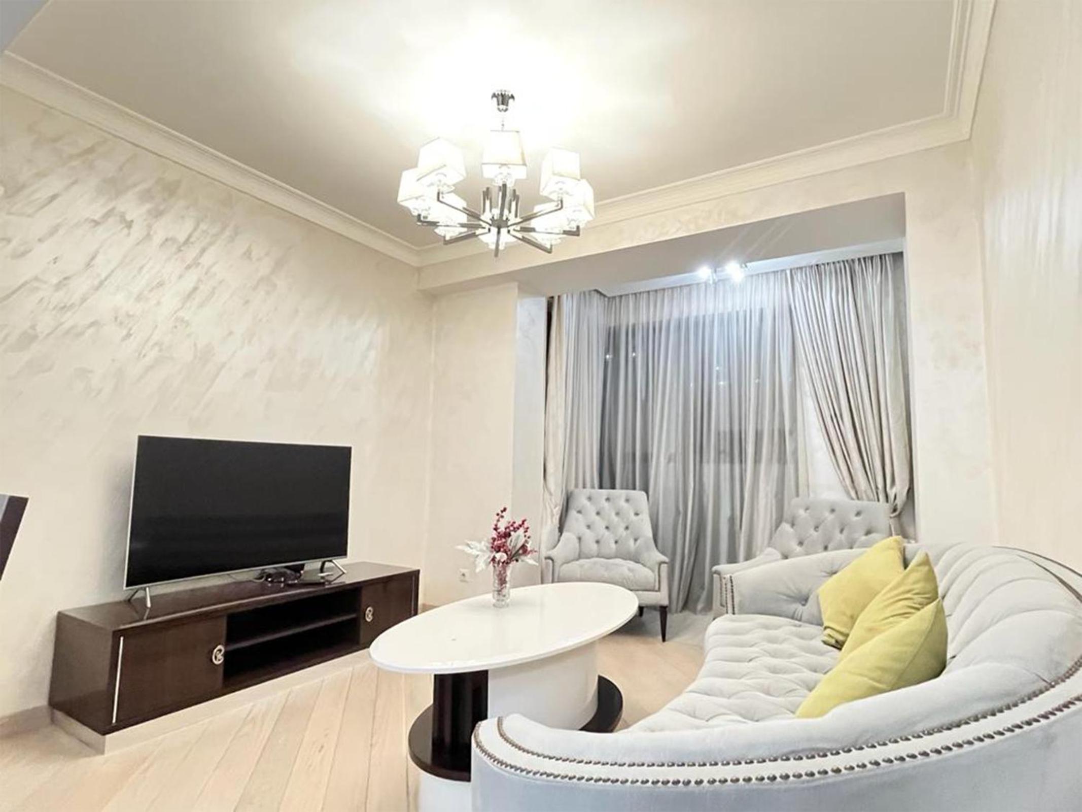 Luxuary Spacious 3 BEDROOM 2 Bathroom Apartment in Yerevan,Pavstos Buzand Street 17