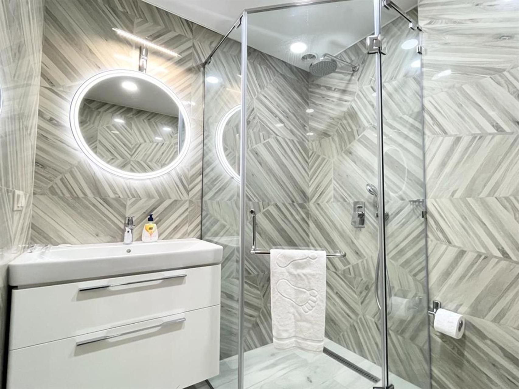 Luxuary Spacious 3 BEDROOM 2 Bathroom Apartment in Yerevan,Pavstos Buzand Street 17