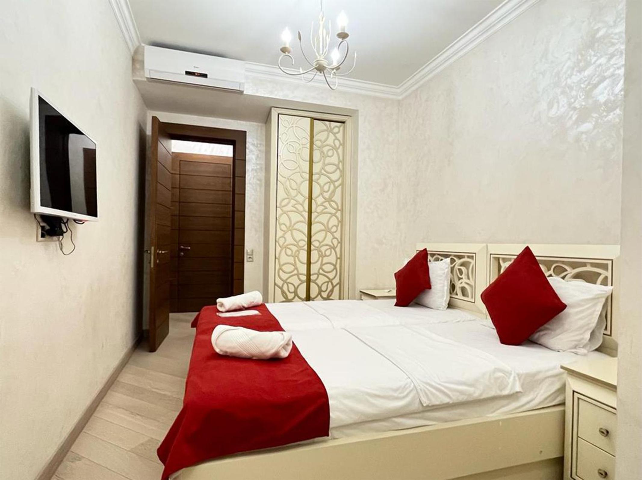 Luxuary Spacious 3 BEDROOM 2 Bathroom Apartment in Yerevan,Pavstos Buzand Street 17