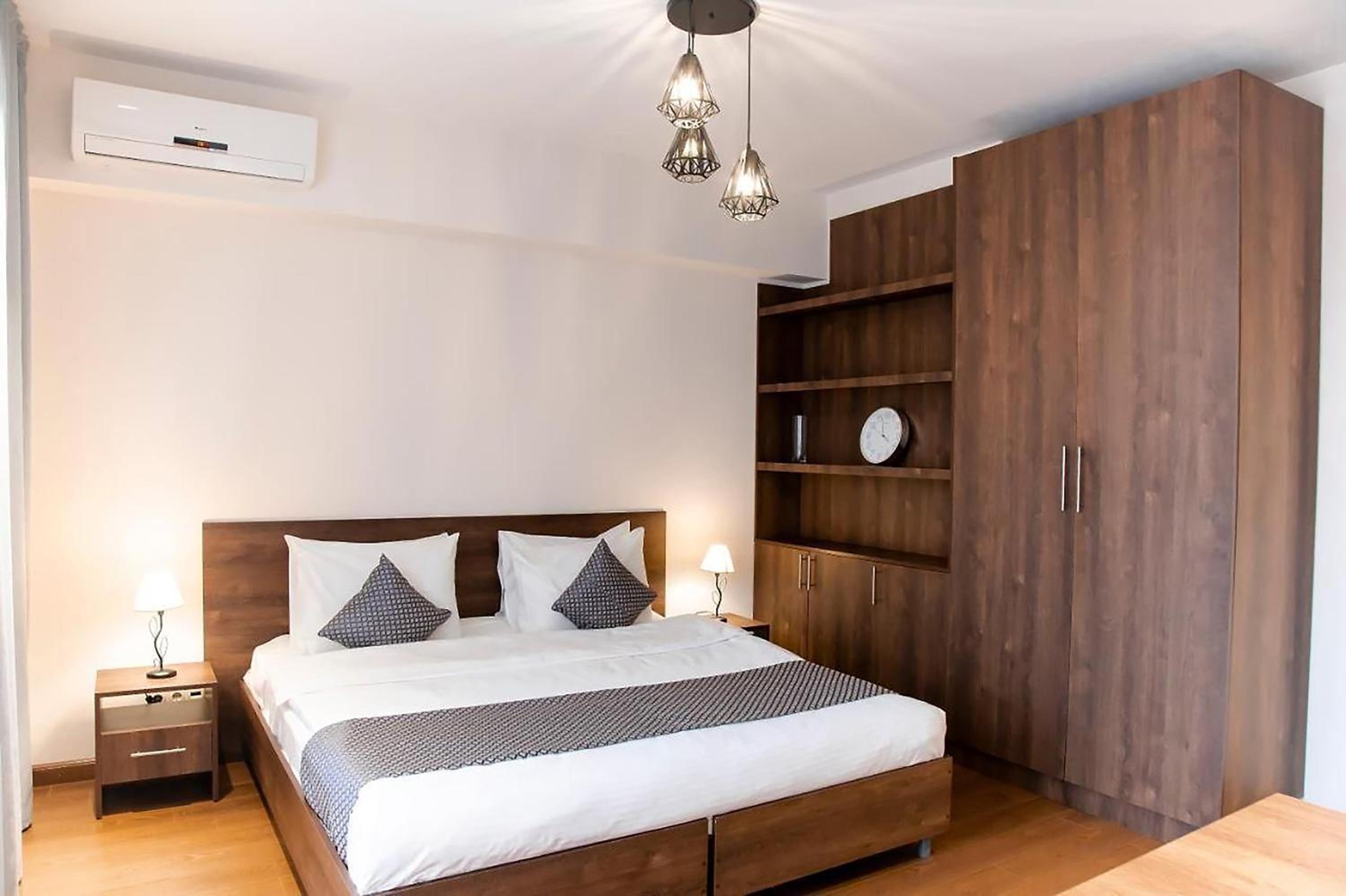 Luxuary Spacious 3 BEDROOM 2 Bathroom Apartment in Yerevan,Pavstos Buzand Street 17