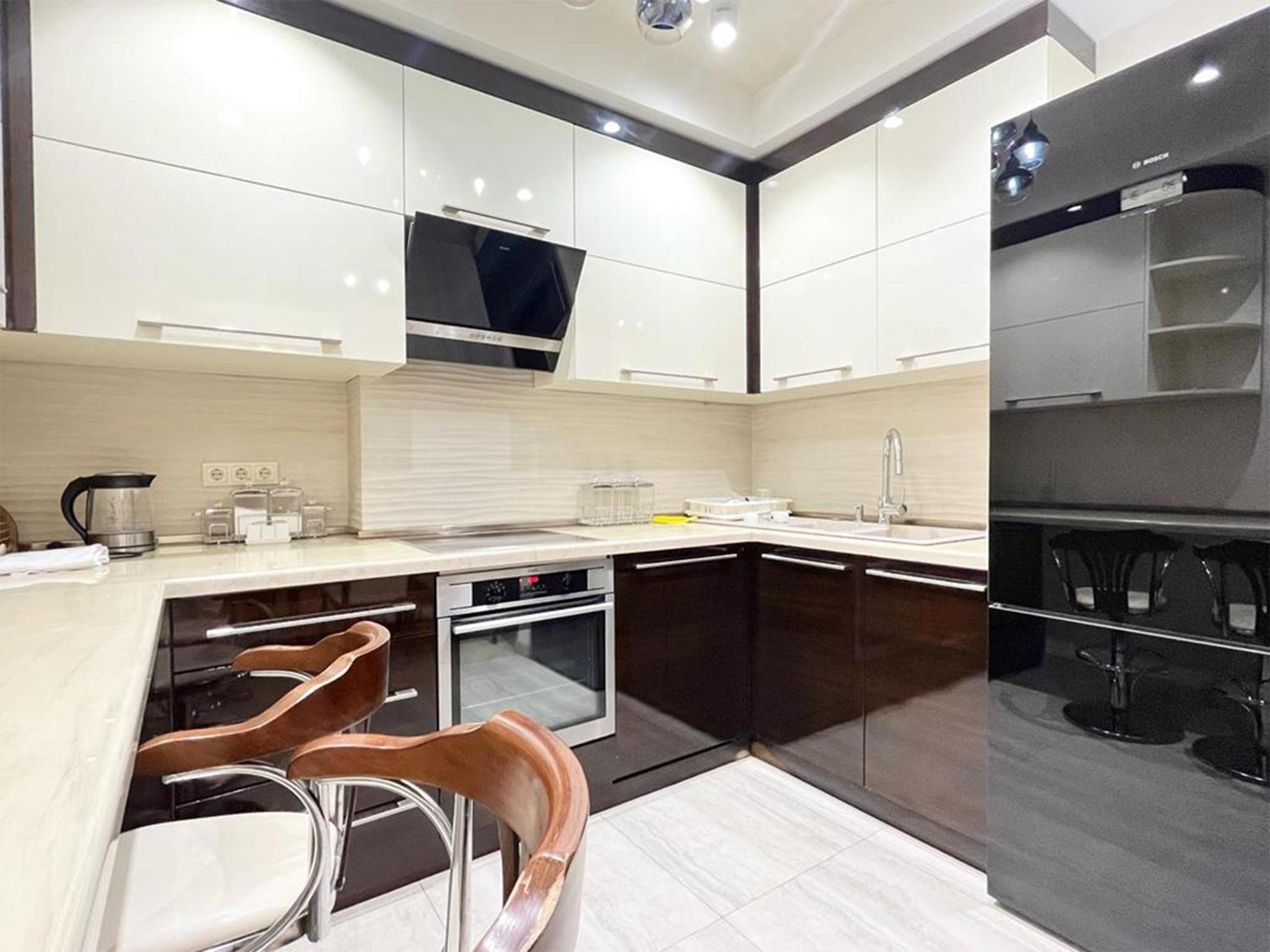 Luxuary Spacious 3 BEDROOM 2 Bathroom Apartment in Yerevan,Pavstos Buzand Street 17