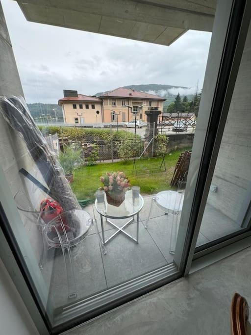 Neue Gartenwohnung mit Sicht auf den Luganersee