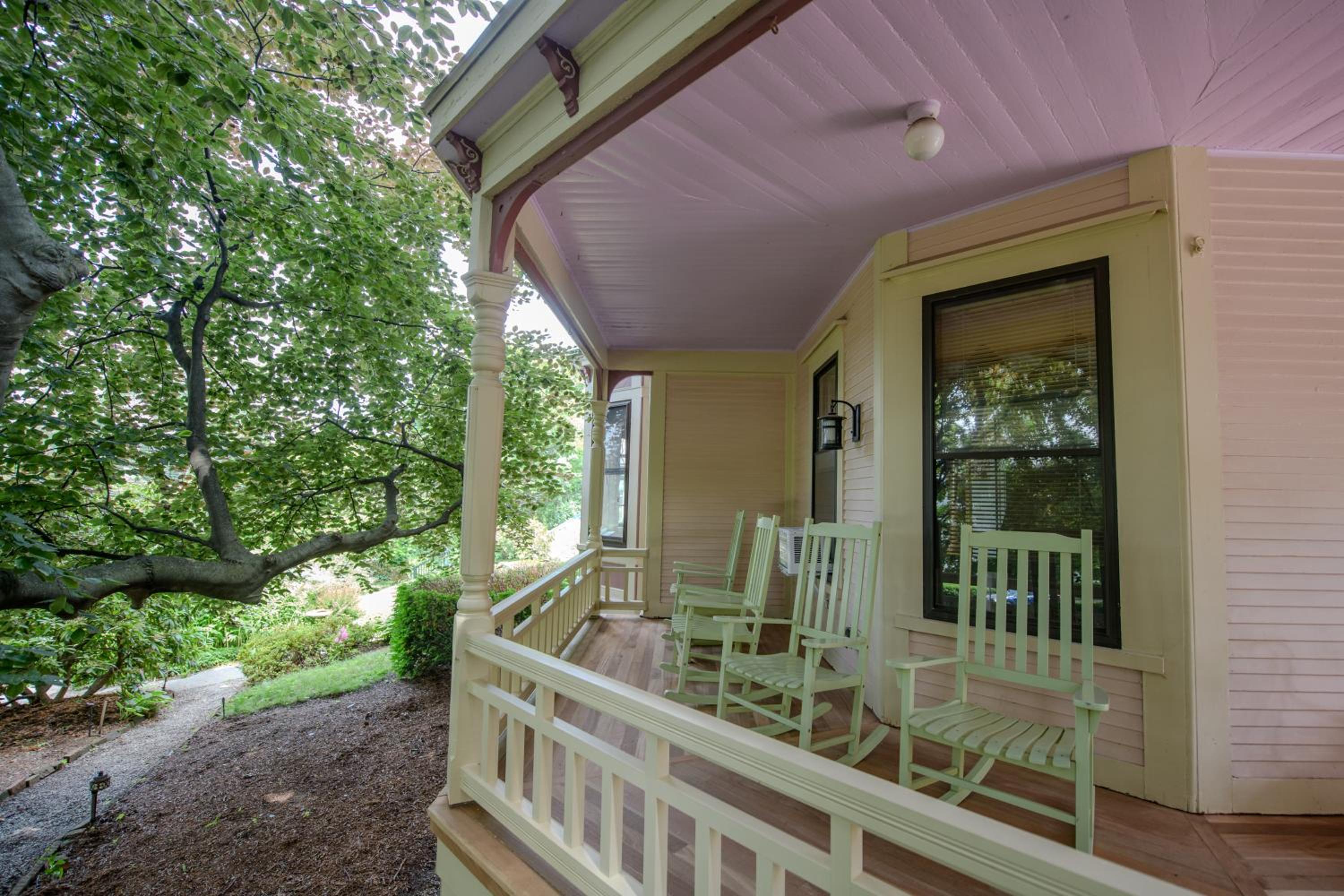 254 South Union Street Guest House view 5