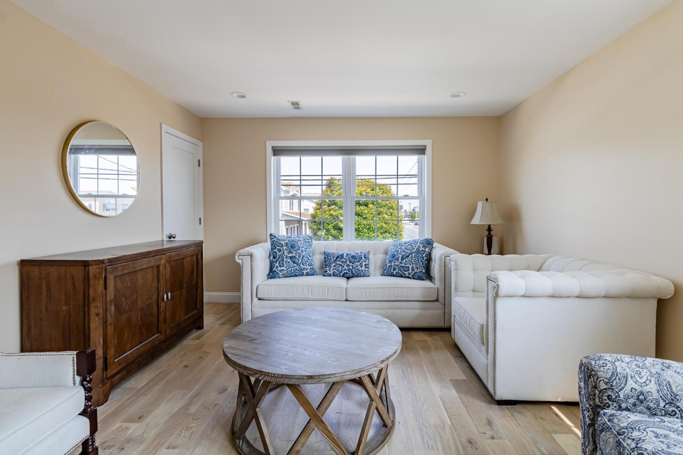 Spacious 3BR Condo Near Ventnor Beach view 2