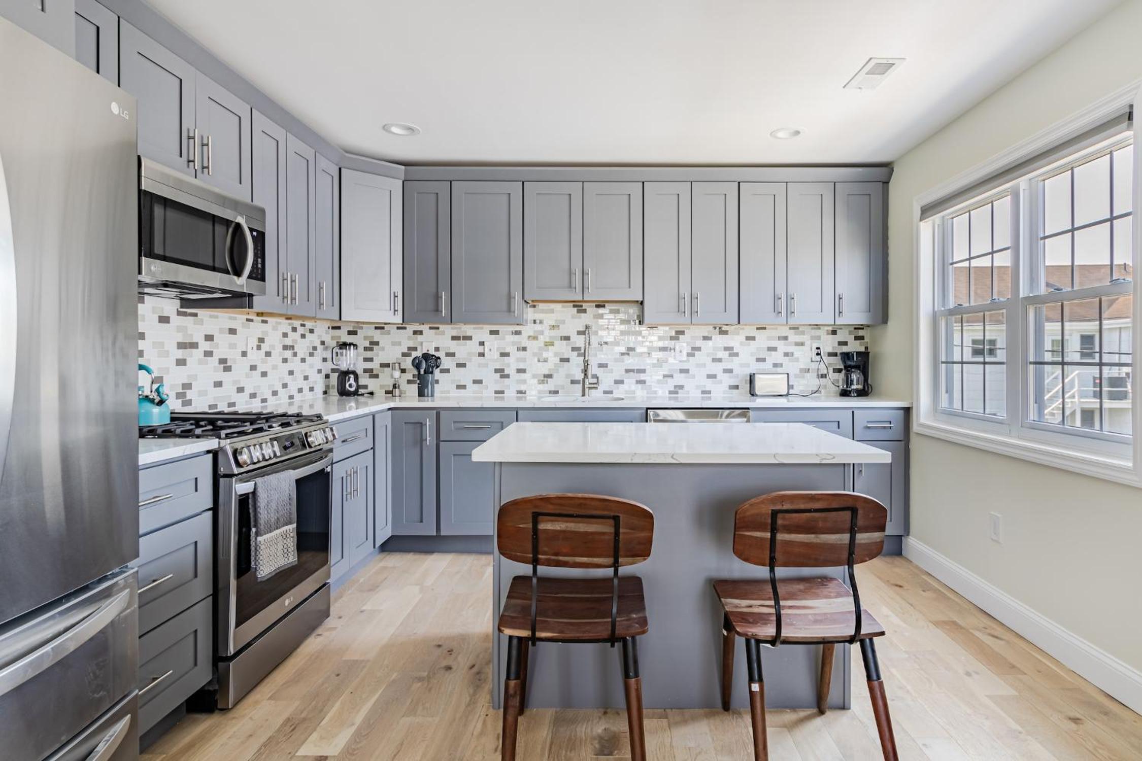 Spacious 3BR Condo Near Ventnor Beach view 3