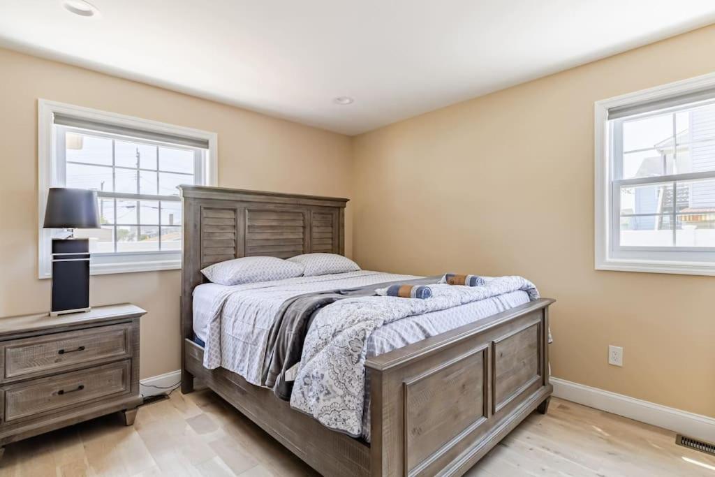 Charming 3BR Condo Near Ventnor Beach view 4