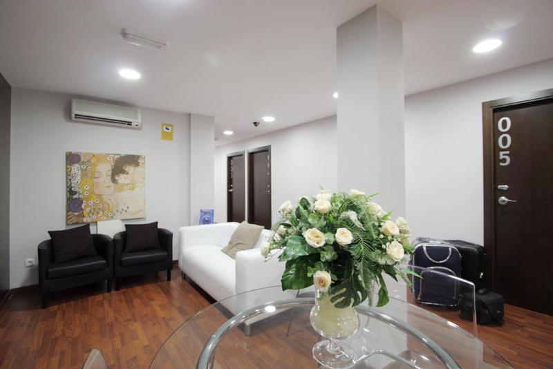 Dormavalencia Hostel Regne