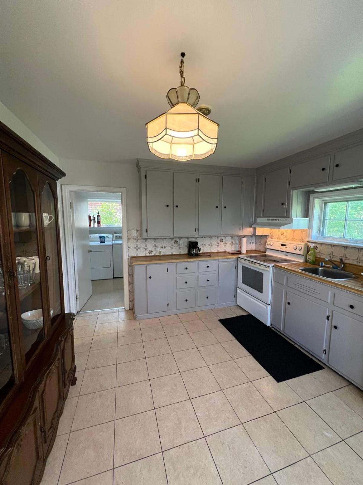 3BDRM Home minutes to Port Credit & Waterfront trails in Mississauga