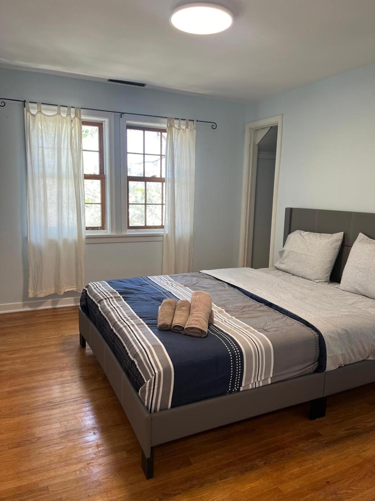 3BDRM Home minutes to Port Credit & Waterfront trails in Mississauga
