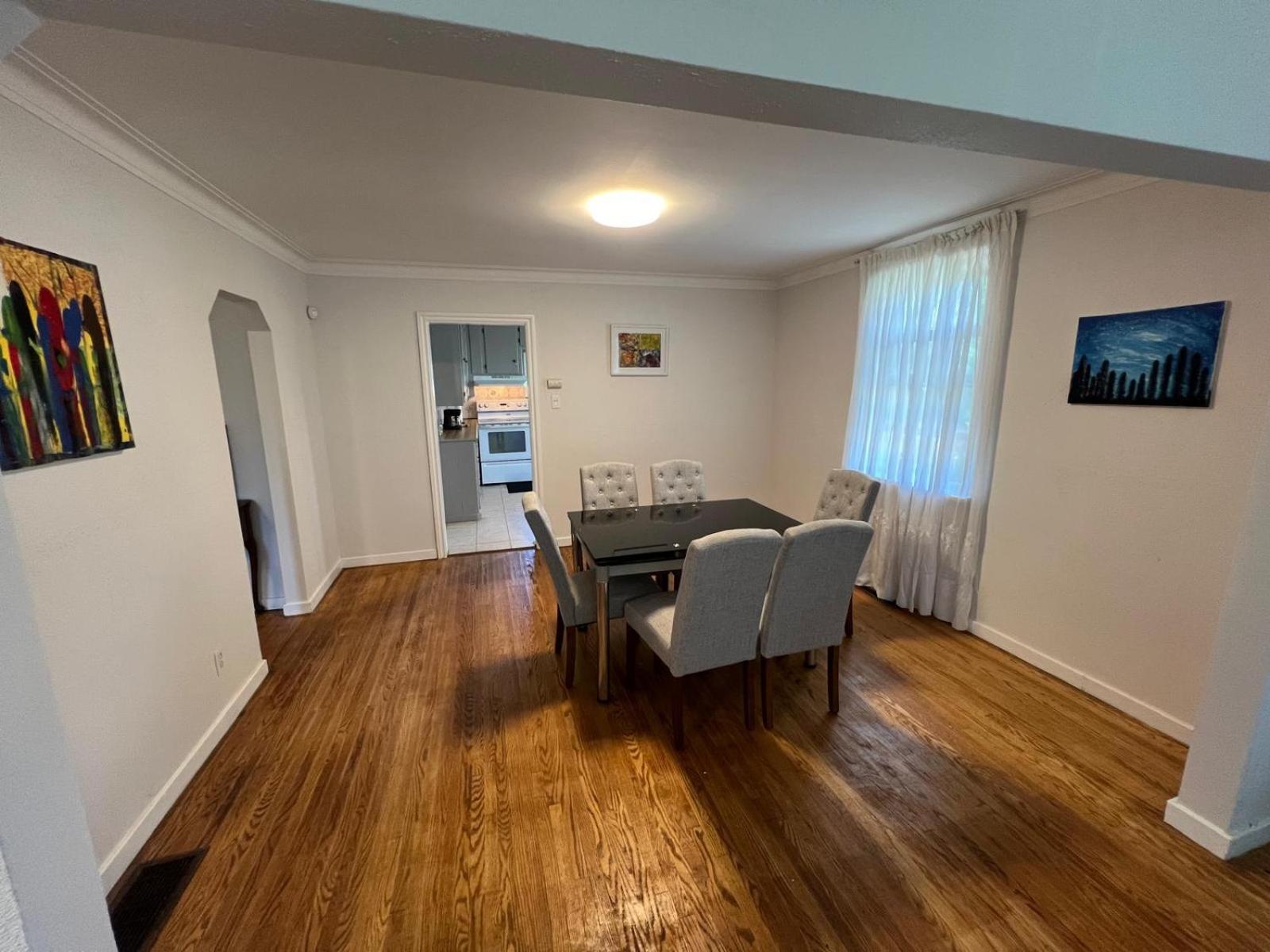 3BDRM Home minutes to Port Credit & Waterfront trails in Mississauga