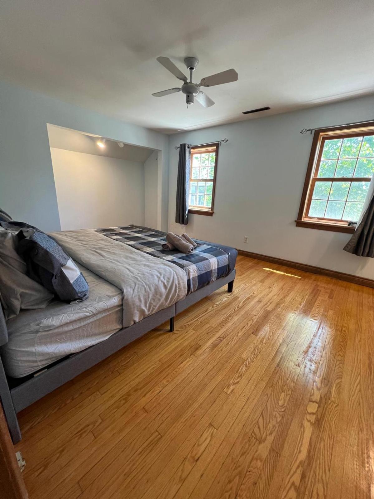 3BDRM Home minutes to Port Credit & Waterfront trails in Mississauga